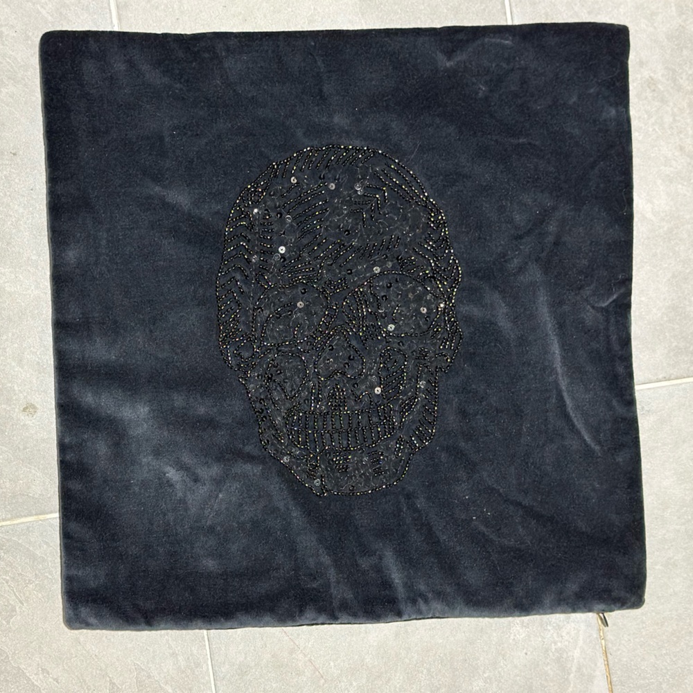 5 pcs Skull Embroidered Black Velvet Cushion Cover